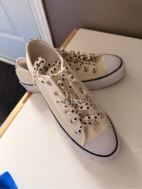 Converse Cream Low-Top Sneakers with Black Polka Dot Laces